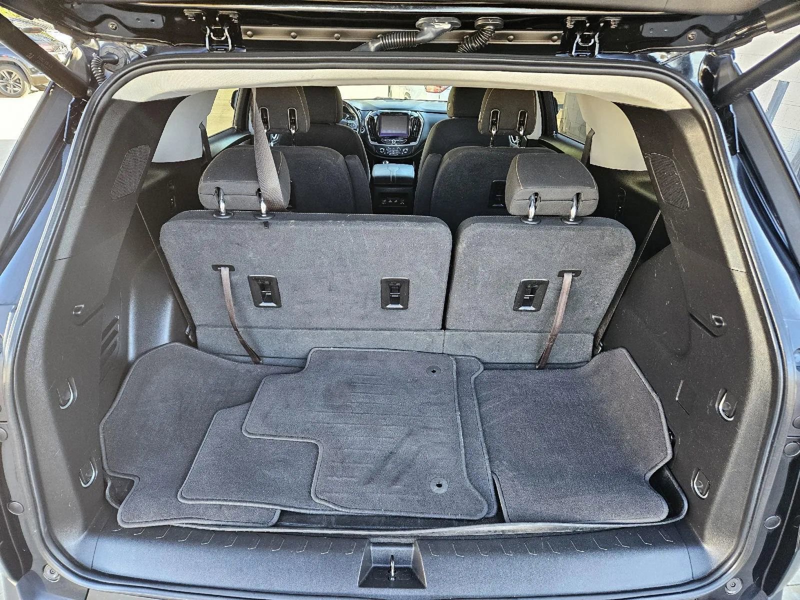 Used 2018 Chevrolet Traverse LT image 17