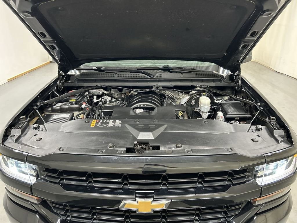 Used 2018 Chevrolet Silverado 1500 Custom w/ Custom Value Package AWD/4WD image 23