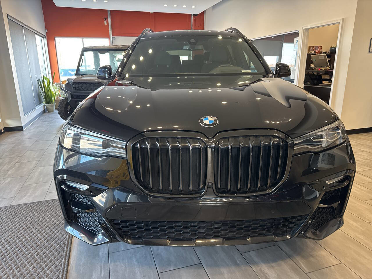 Used 2022 BMW X7 xDrive40i w/ M Sport Package image 5