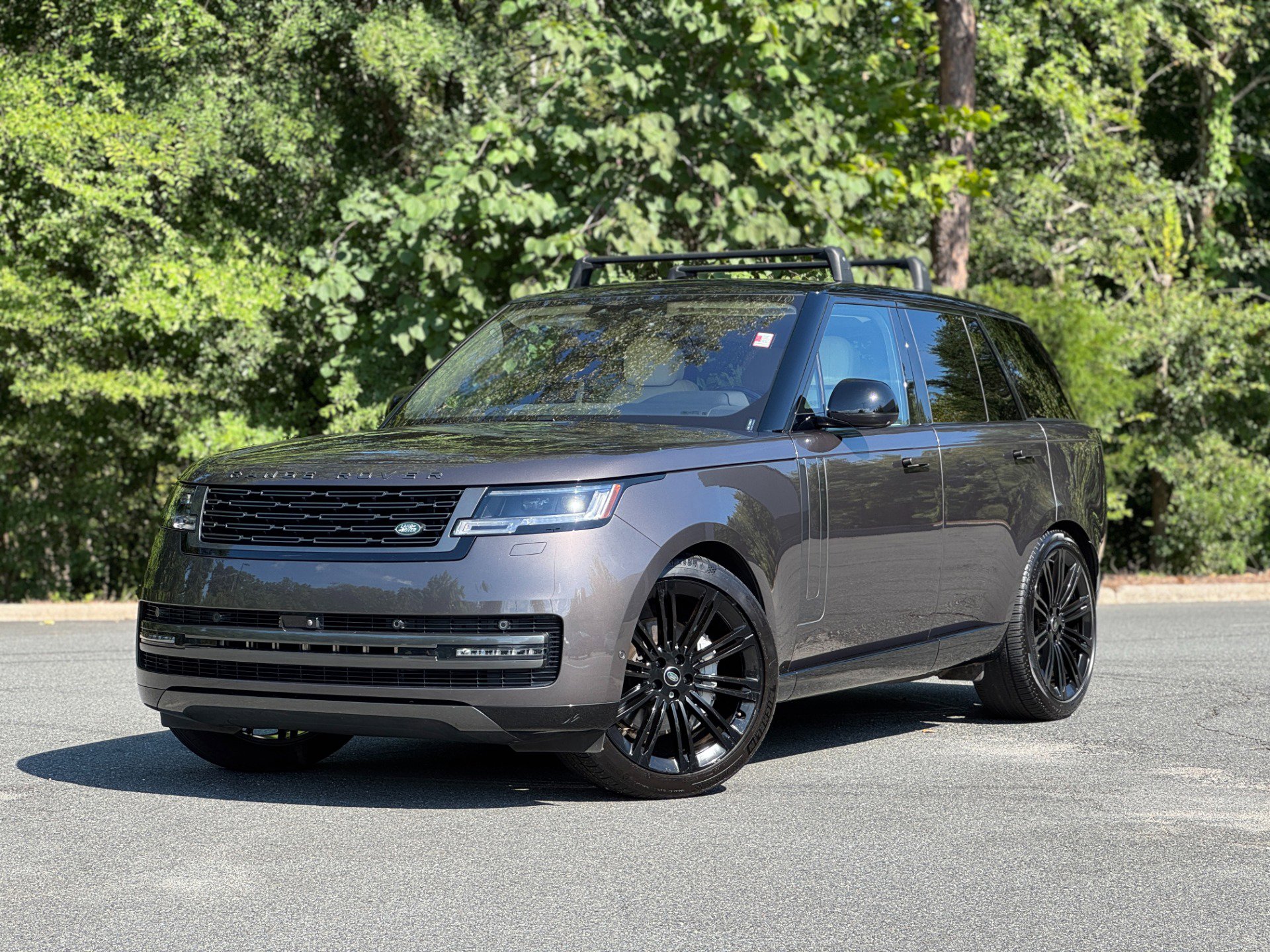 Used 2023 Land Rover Range Rover SE image 1
