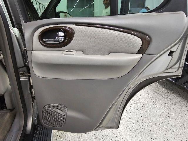 Used 2005 Buick Rainier CXL w/ Luxury Package AWD/4WD image 25