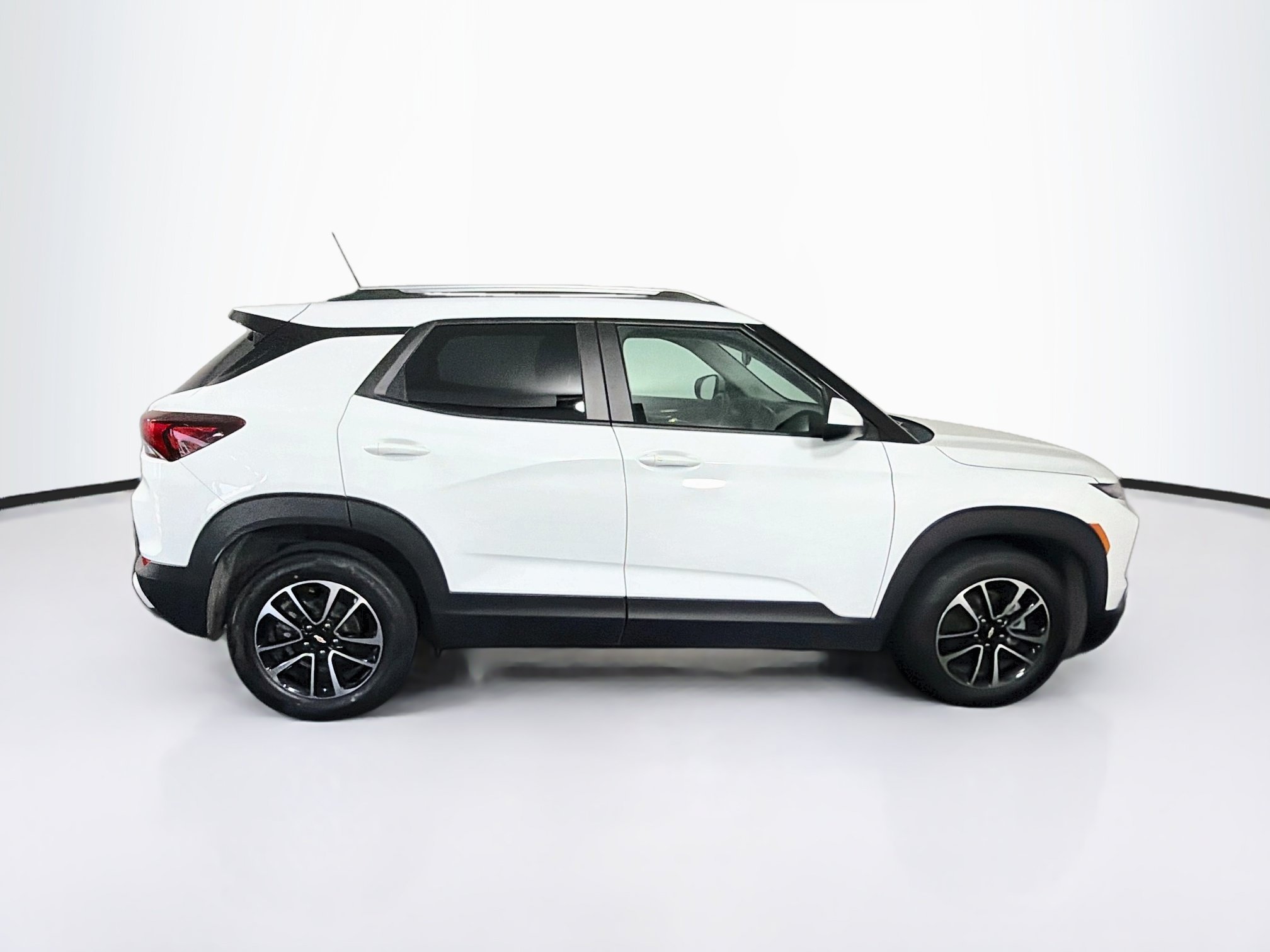 Used 2025 Chevrolet TrailBlazer LT FWD image 10