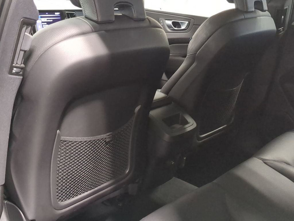Used 2020 Volvo XC60 T6 Momentum image 25