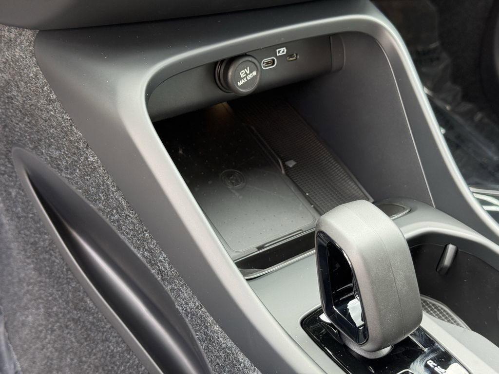New 2026 Volvo XC40 B5 Core w/ Climate Package image 24