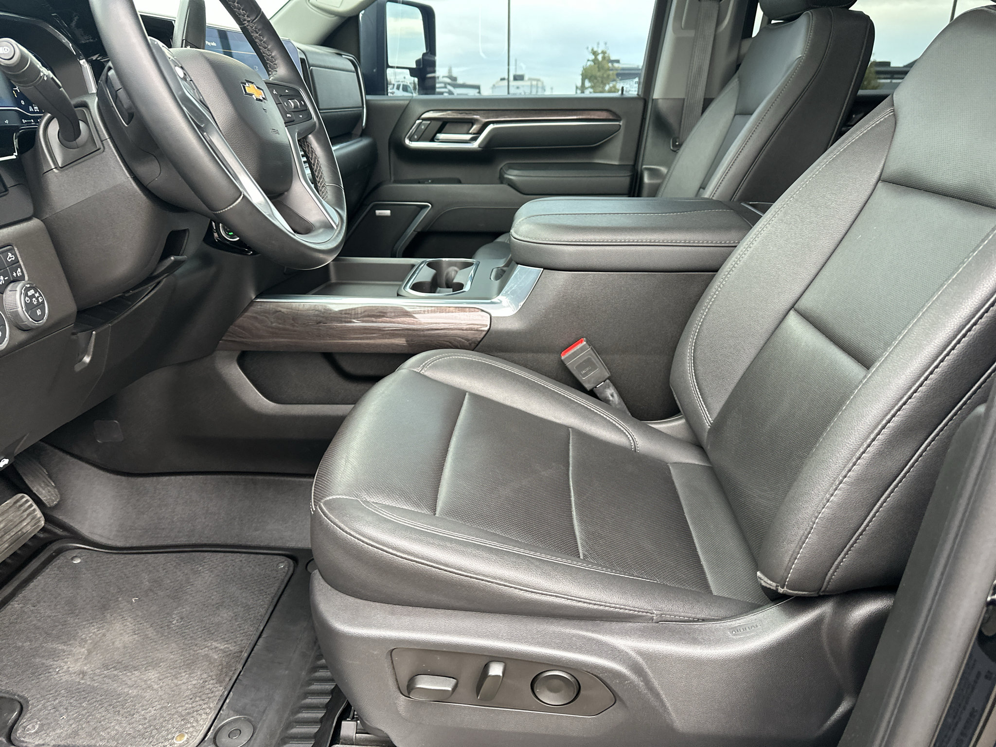 Used 2024 Chevrolet Silverado 3500 LTZ w/ LTZ Plus Package AWD/4WD image 10