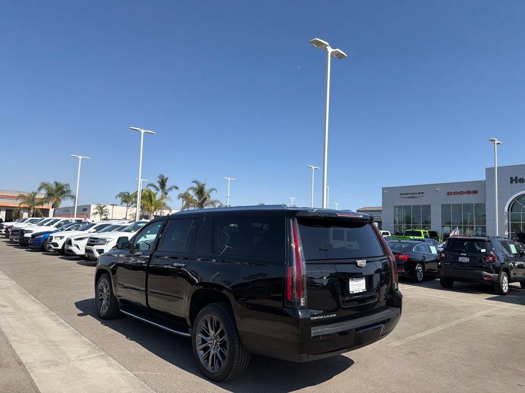 Used 2020 Cadillac Escalade ESV Premium Luxury w/ Escalade Sport Edition AWD/4WD image 6