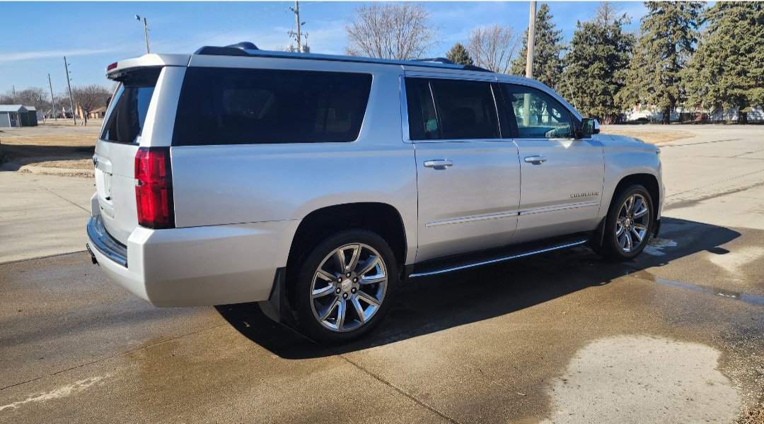 Used 2016 Chevrolet Suburban LTZ image 4