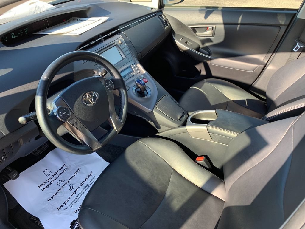 Used 2015 Toyota Prius Persona Series FWD image 11