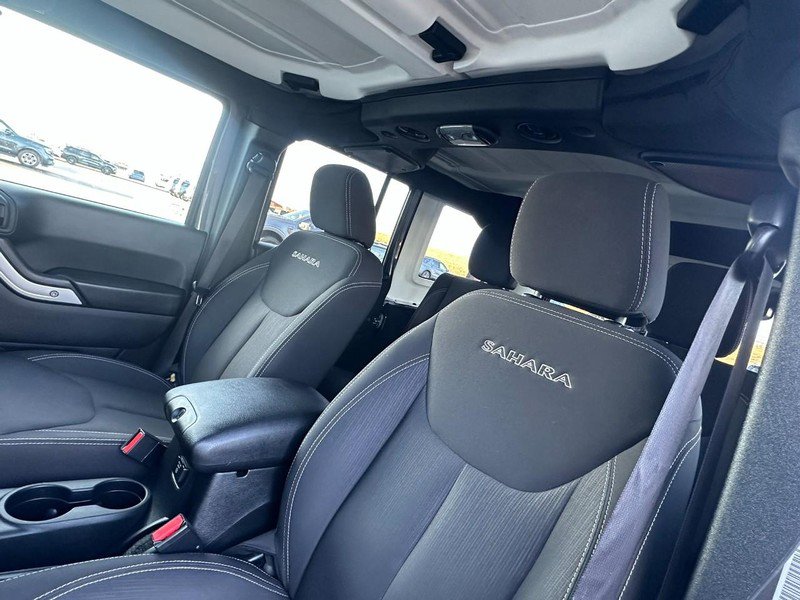 Used 2017 Jeep Wrangler Unlimited Sahara w/ Connectivity Group image 8