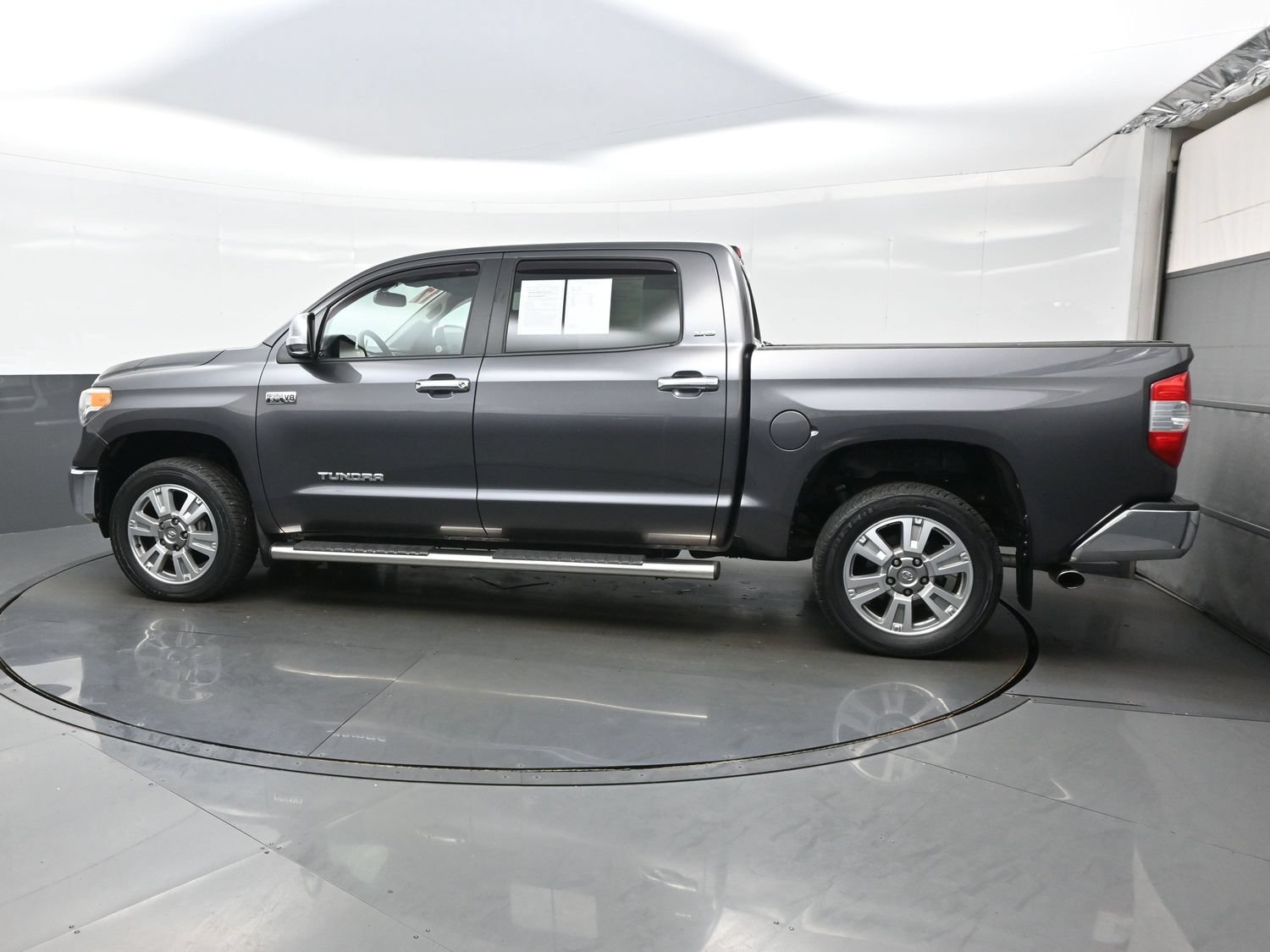 Used 2017 Toyota Tundra SR5 w/ SR5 Upgrade Package AWD/4WD image 3