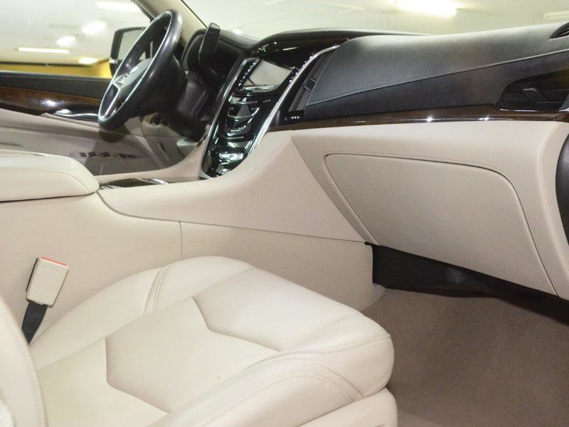 Used 2019 Cadillac Escalade Premium Luxury w/ LPO, Radiant Package AWD/4WD image 24