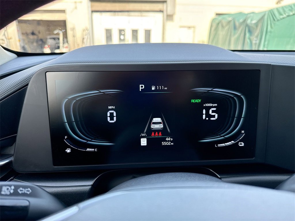 Used 2025 Kia Niro LX image 10