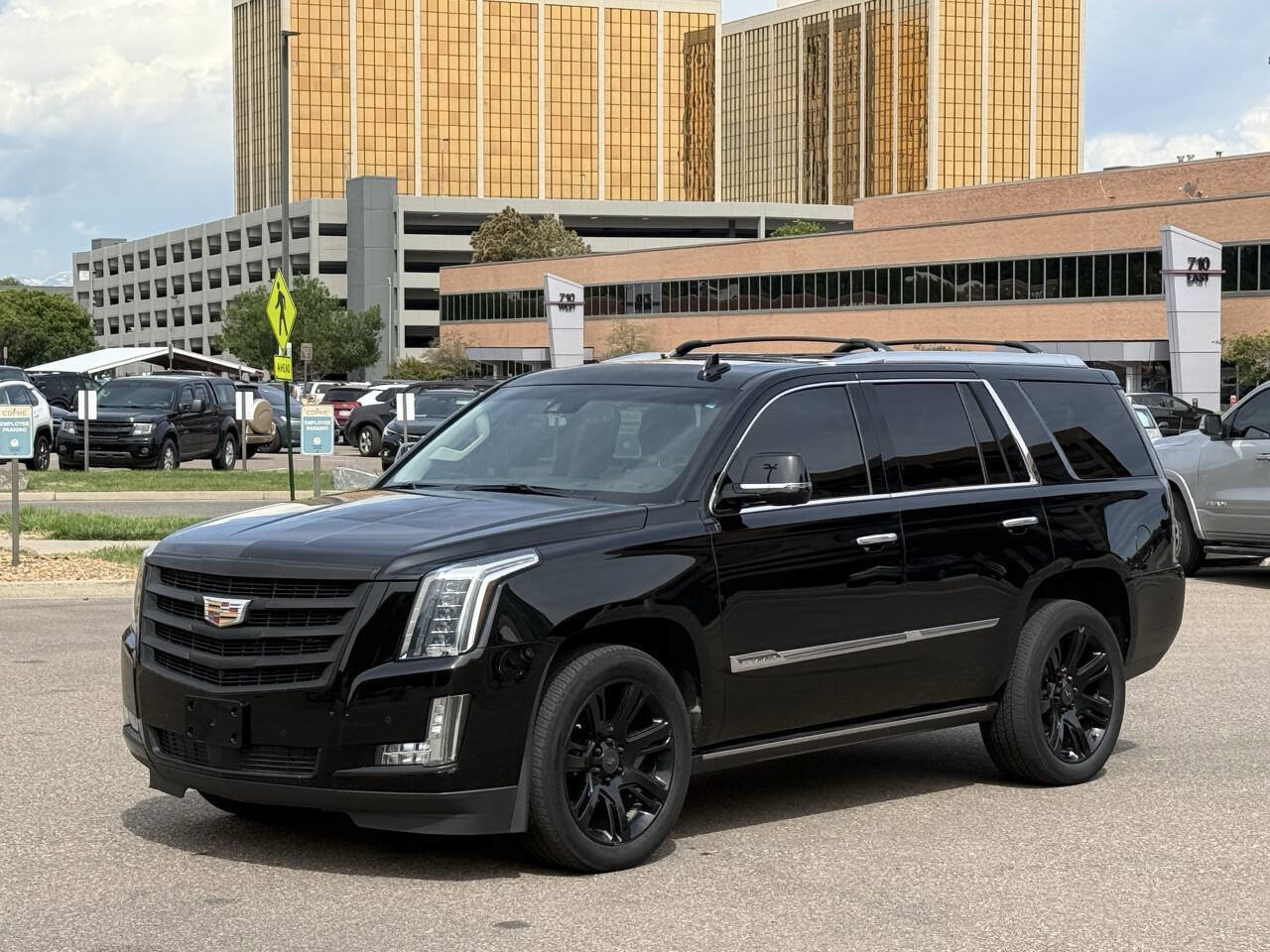 Used 2016 Cadillac Escalade Premium AWD/4WD image 3