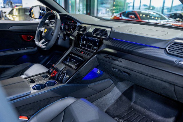 Used 2024 Lamborghini Urus Performante image 30