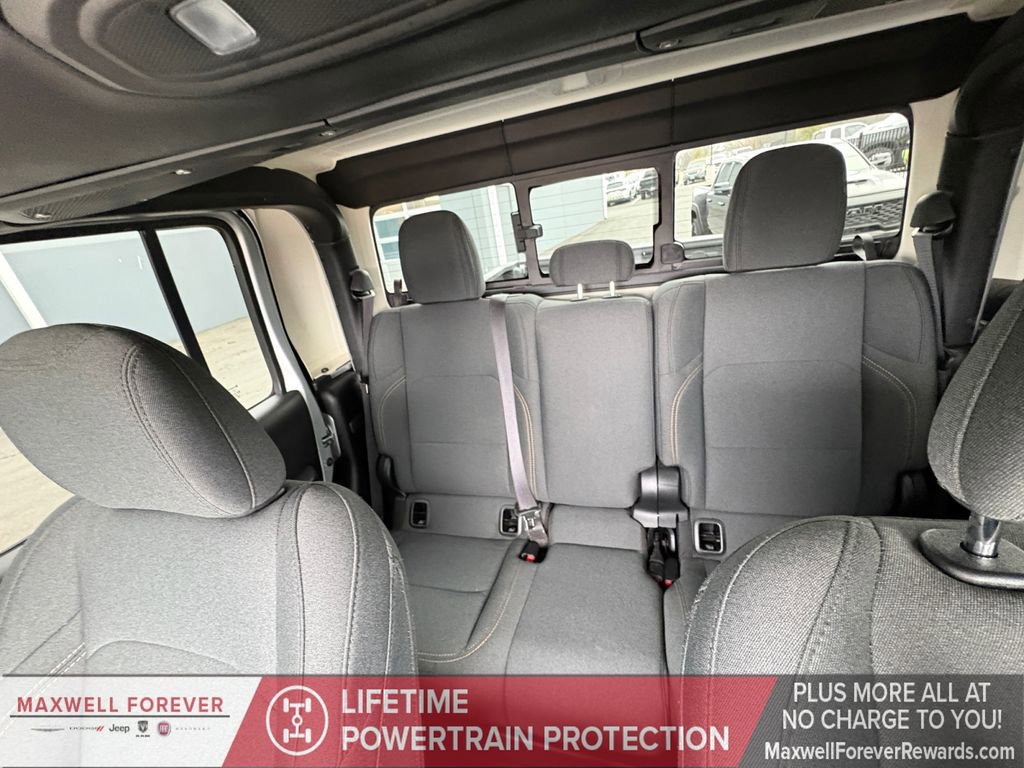 Used 2024 Jeep Gladiator Sport image 5
