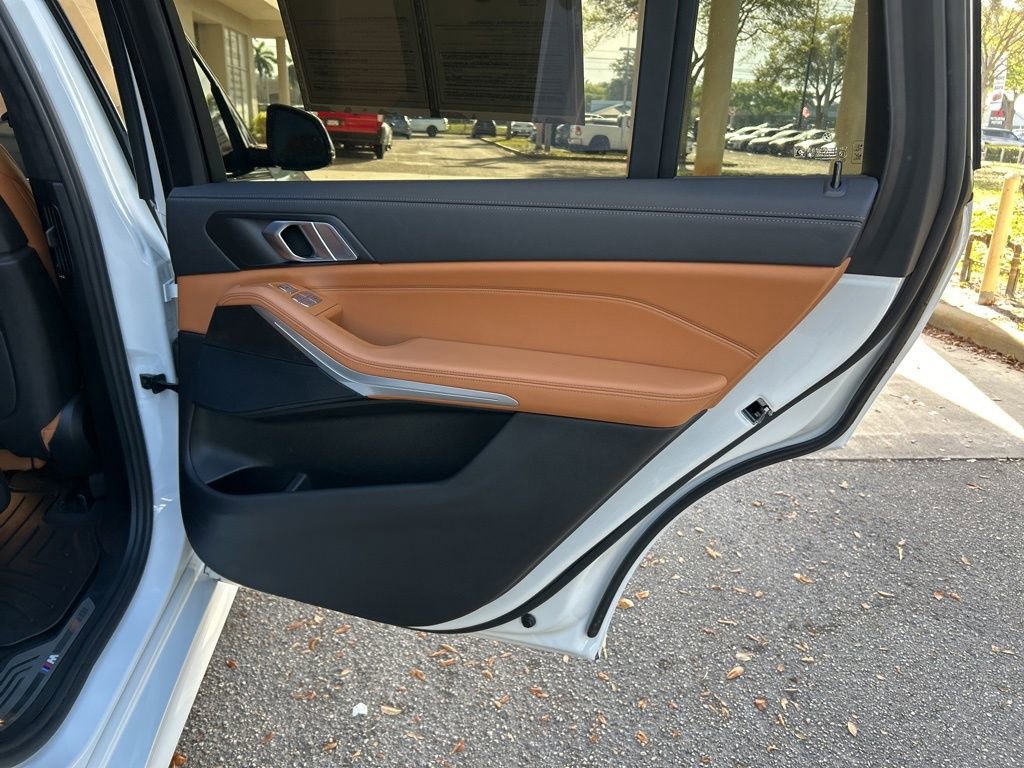 Used 2022 BMW X7 xDrive40i w/ M Sport Package image 40