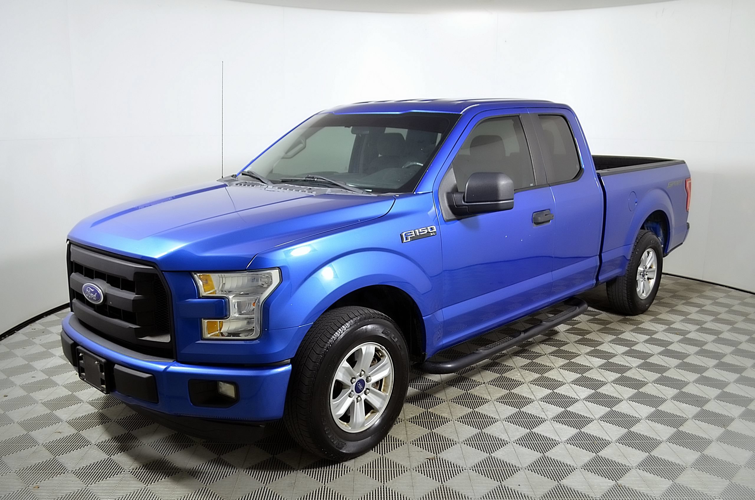 Used 2015 Ford F150 XL w/ Equipment Group 101A Mid RWD image 3