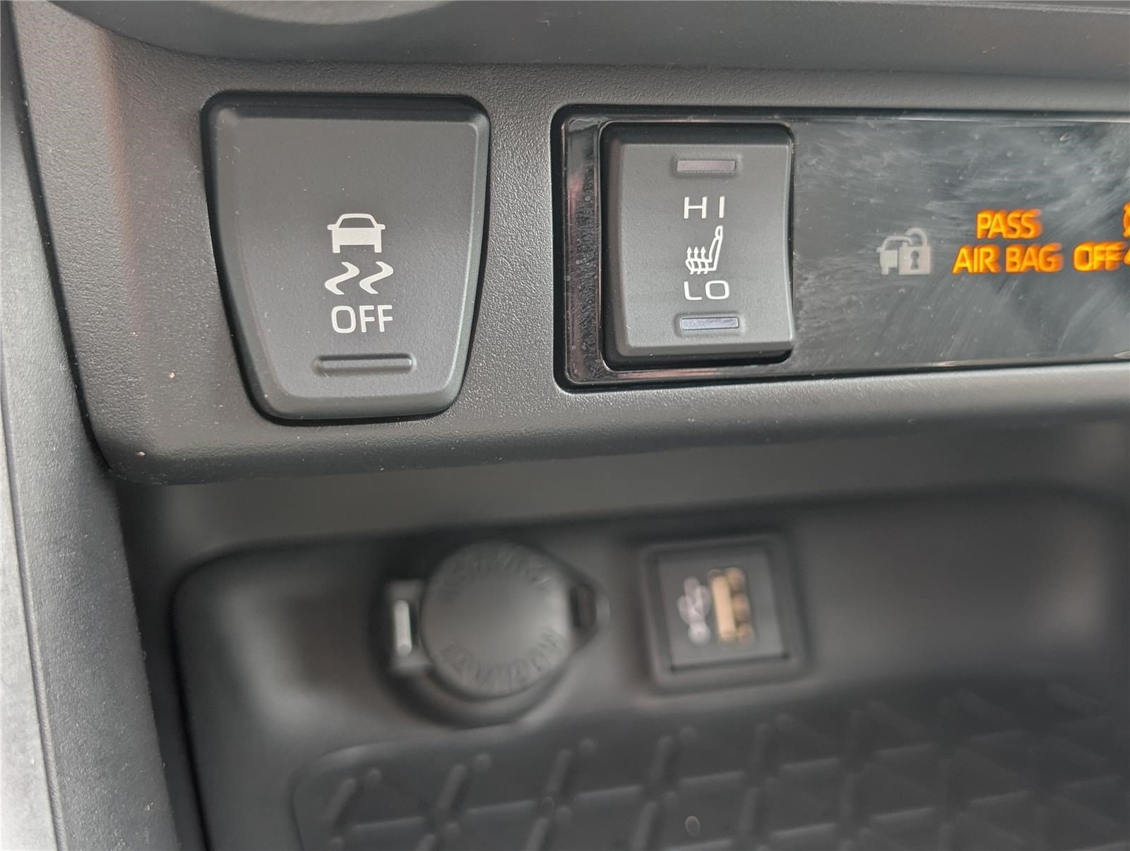 Used 2023 Toyota RAV4 XLE Premium AWD/4WD image 27