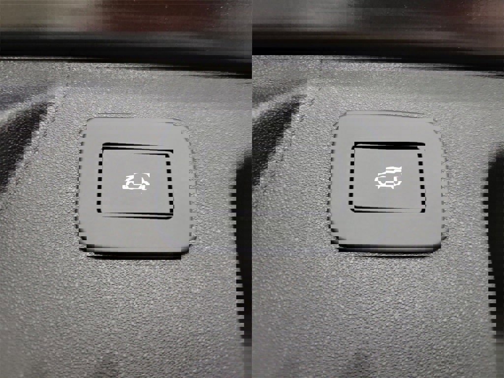 New 2025 Land Rover Discovery Sport Dynamic SE image 30