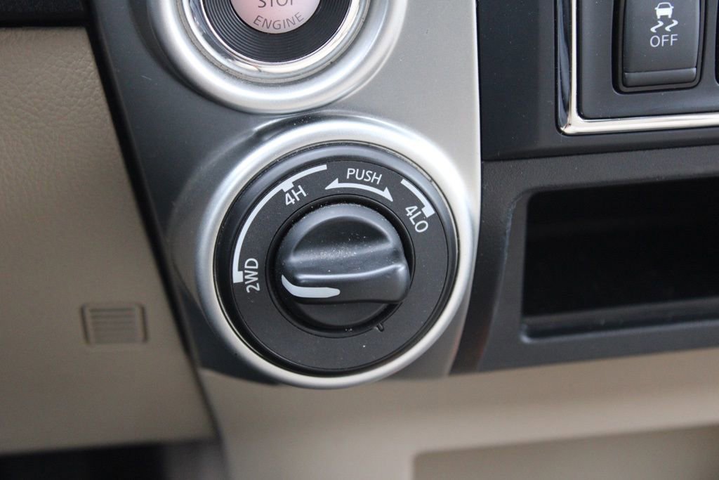 Used 2017 Nissan Titan SV image 33