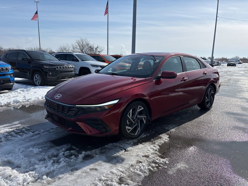 Used 2025 Hyundai Elantra Limited image 7