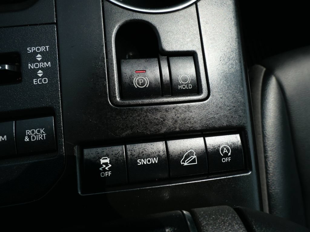 Used 2022 Toyota Highlander XLE AWD/4WD image 25