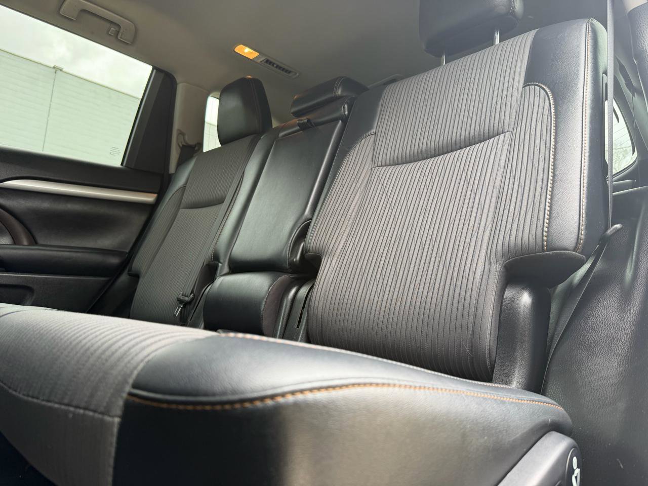 Used 2017 Toyota Highlander Plus AWD/4WD image 10