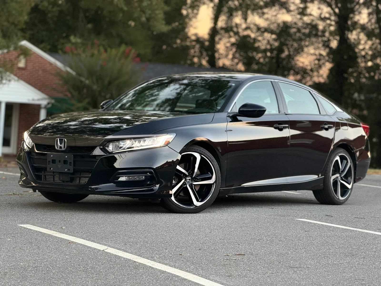 Used 2019 Honda Accord Sport image 2