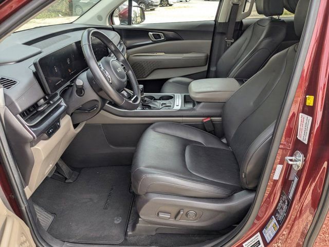 Used 2025 Kia Carnival FWD image 22