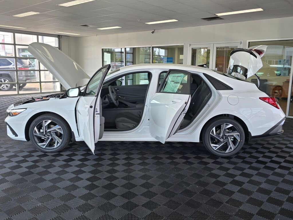 New 2025 Hyundai Elantra SEL image 17