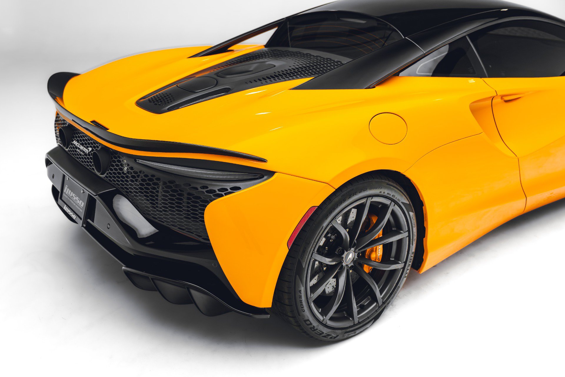 Used 2023 McLaren Artura RWD image 19