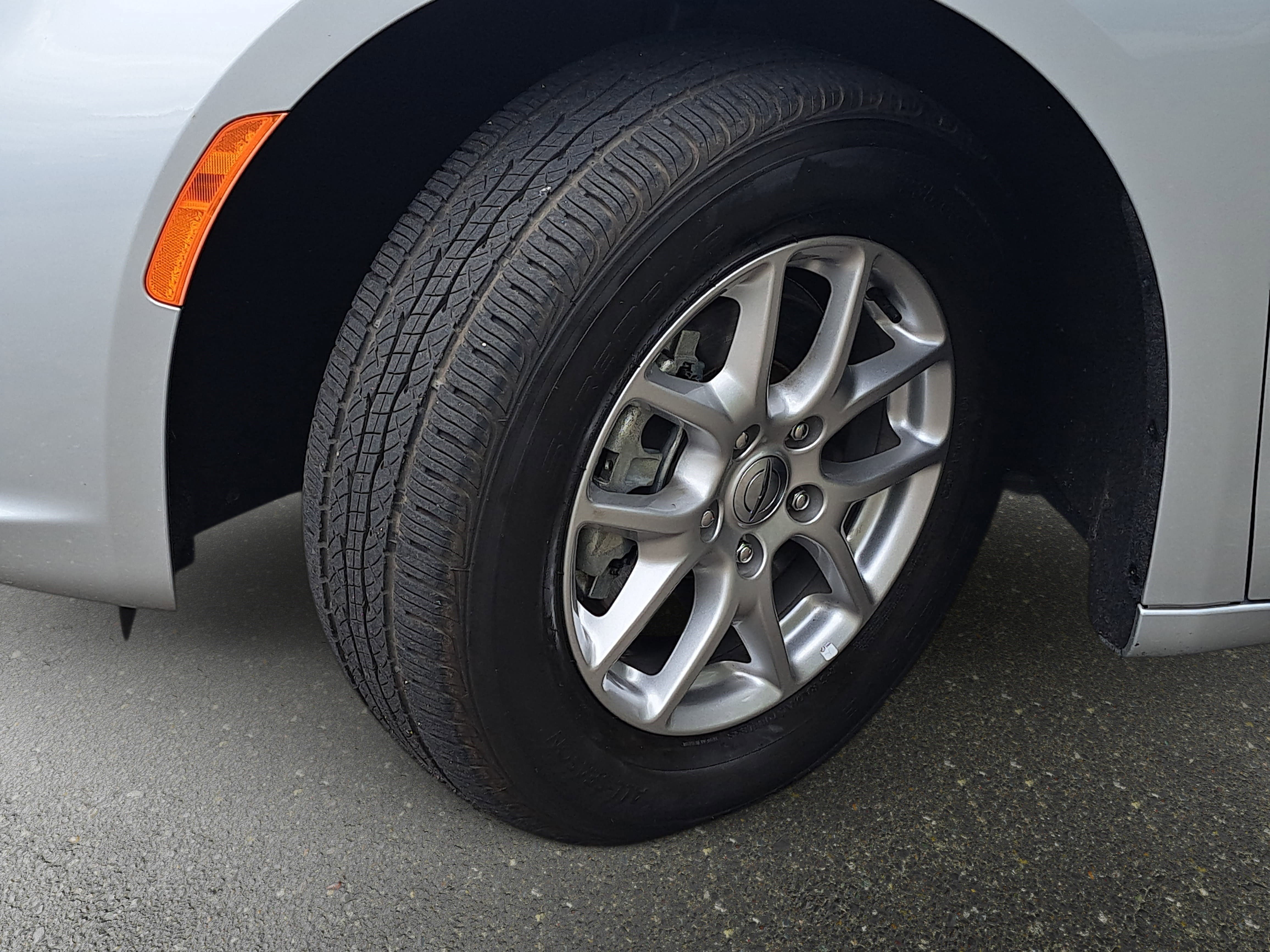 Used 2024 Chrysler Pacifica Touring-L FWD image 32