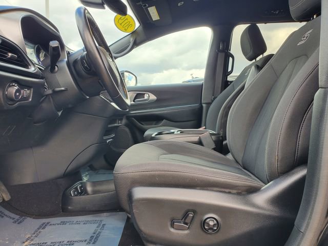 Used 2019 Chrysler Pacifica Touring Plus w/ S Appearance Package FWD image 4