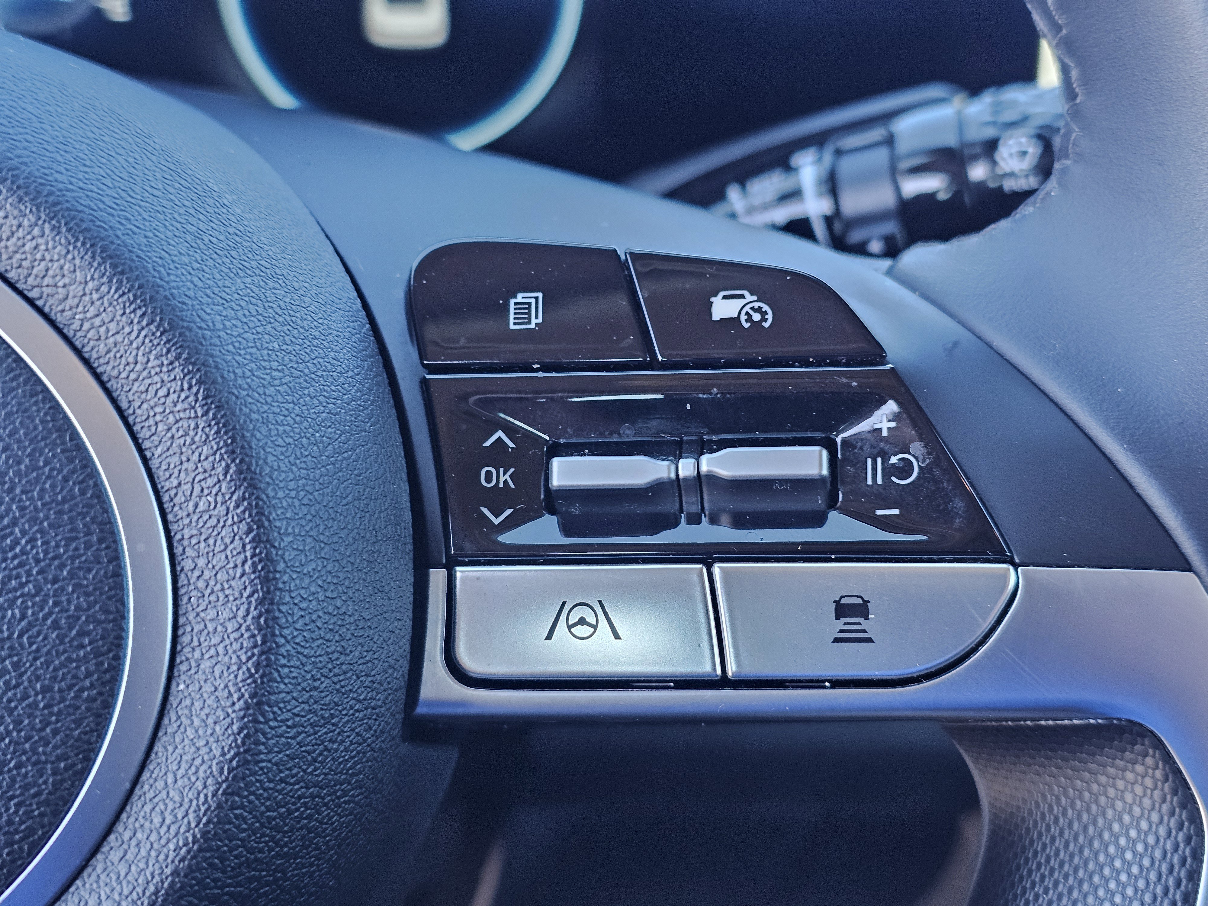 Used 2025 Hyundai Elantra SEL image 20