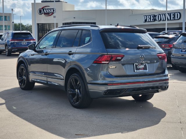 Used 2024 Volkswagen Tiguan SE R-Line FWD image 3