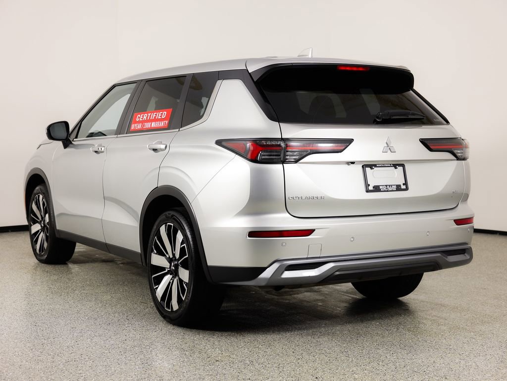 Used 2025 Mitsubishi Outlander SE image 6