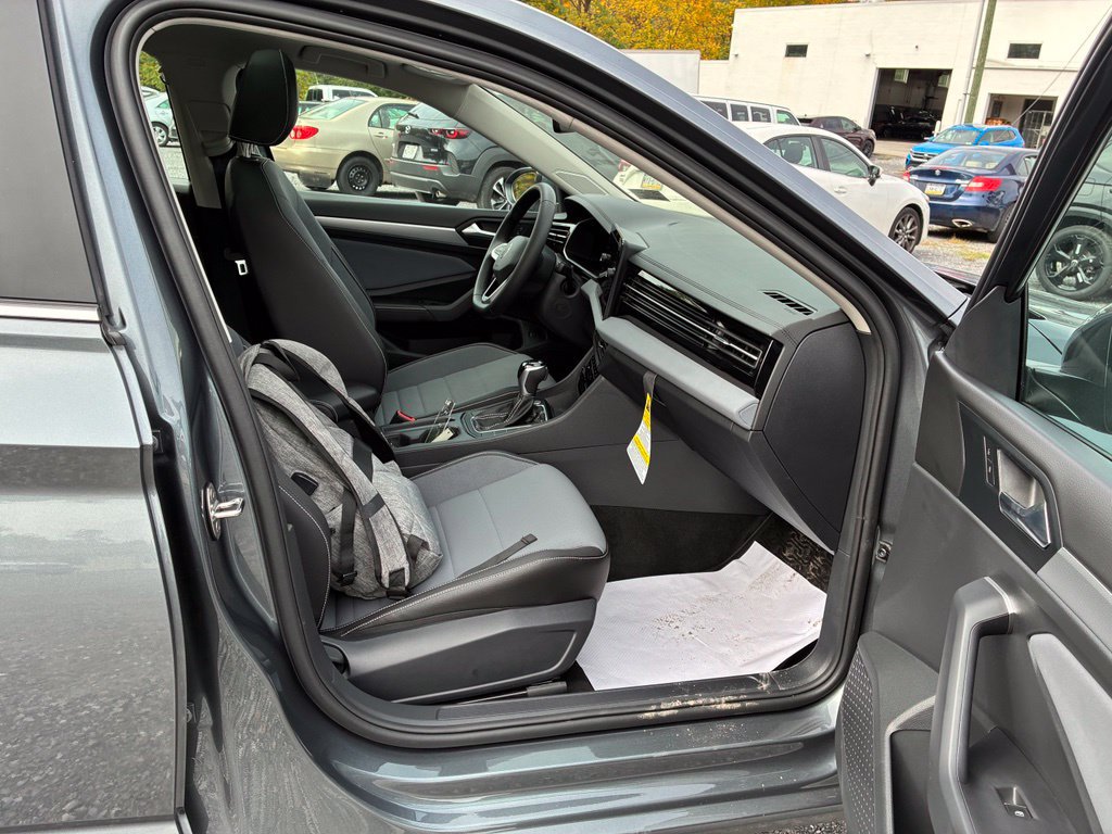 New 2026 Volkswagen Jetta SE FWD image 8