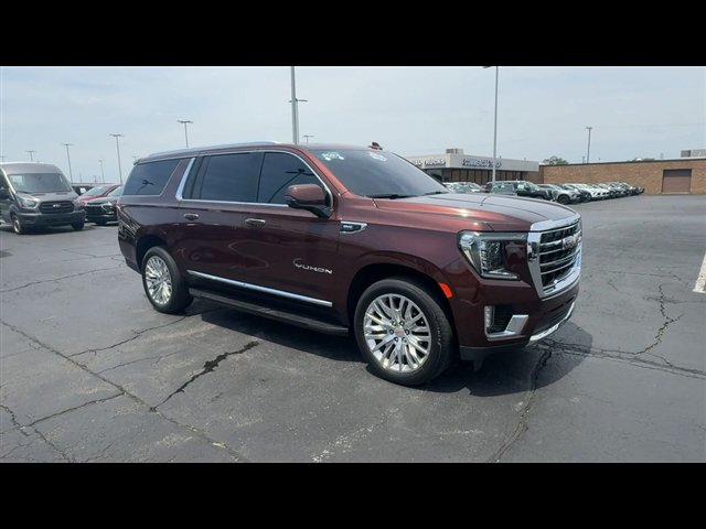 Certified 2023 GMC Yukon XL SLT w/ SLT Premium Package AWD/4WD image 2