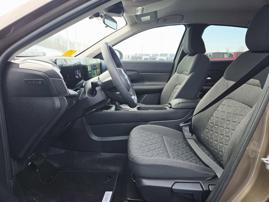 Used 2025 Nissan Kicks SV w/ Charging Package image 11