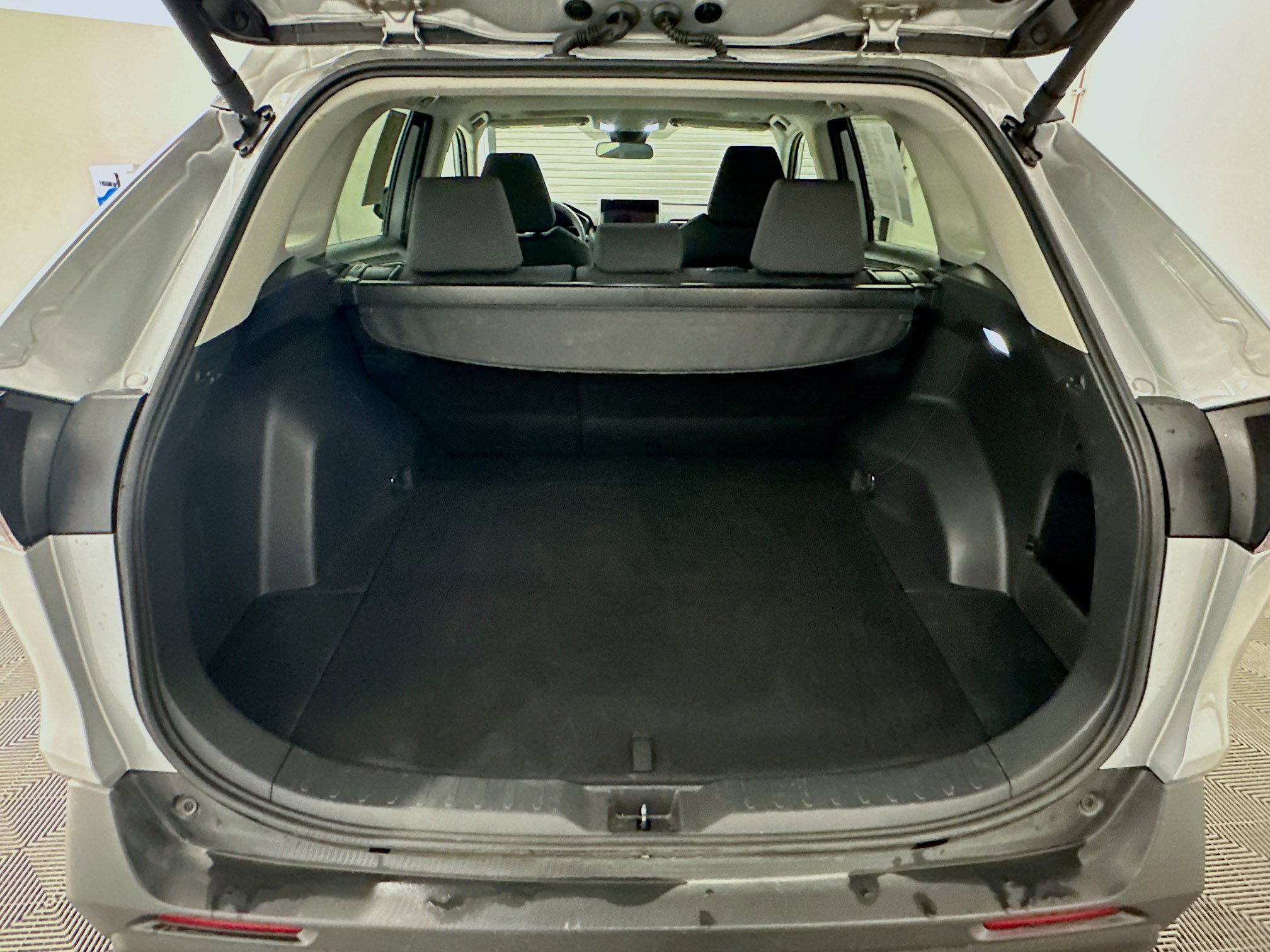 Used 2025 Toyota RAV4 XLE image 31