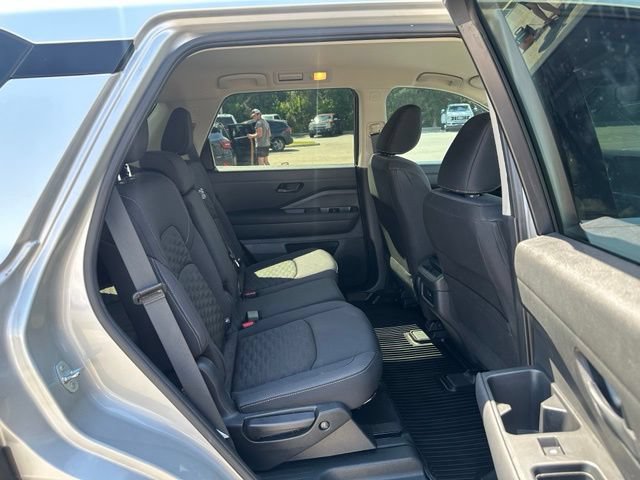 Used 2024 Nissan Pathfinder S FWD image 10