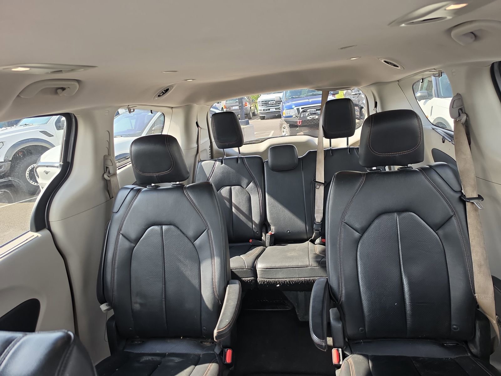 Used 2018 Chrysler Pacifica Touring-L FWD image 10