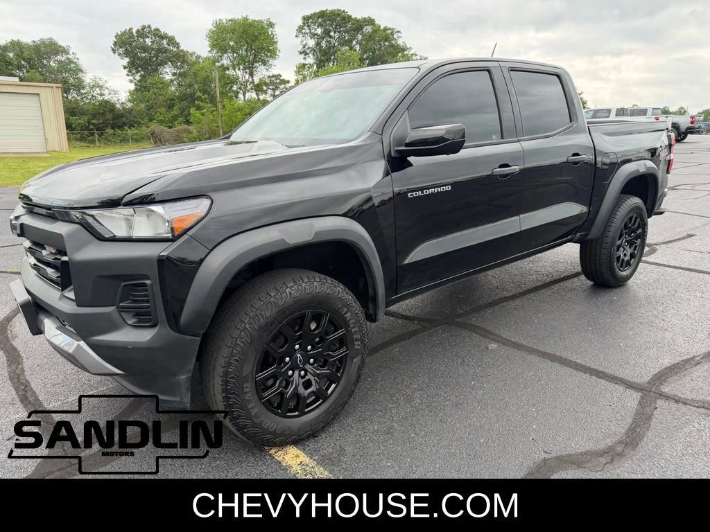 Used 2023 Chevrolet Colorado Trail Boss w/ Technology Package AWD/4WD video 3