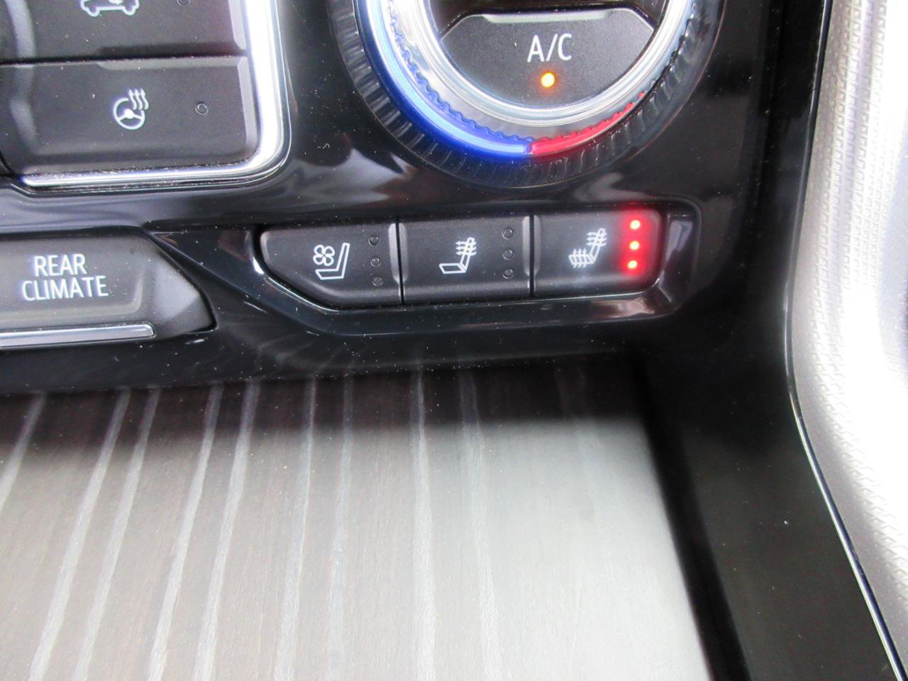 Used 2024 GMC Yukon Denali w/ Advanced Technology Package image 27