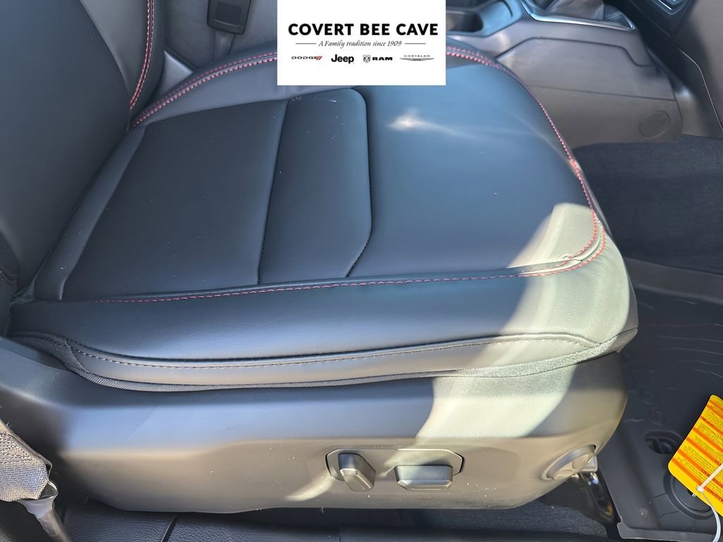 Used 2025 Jeep Wrangler Unlimited Rubicon image 13