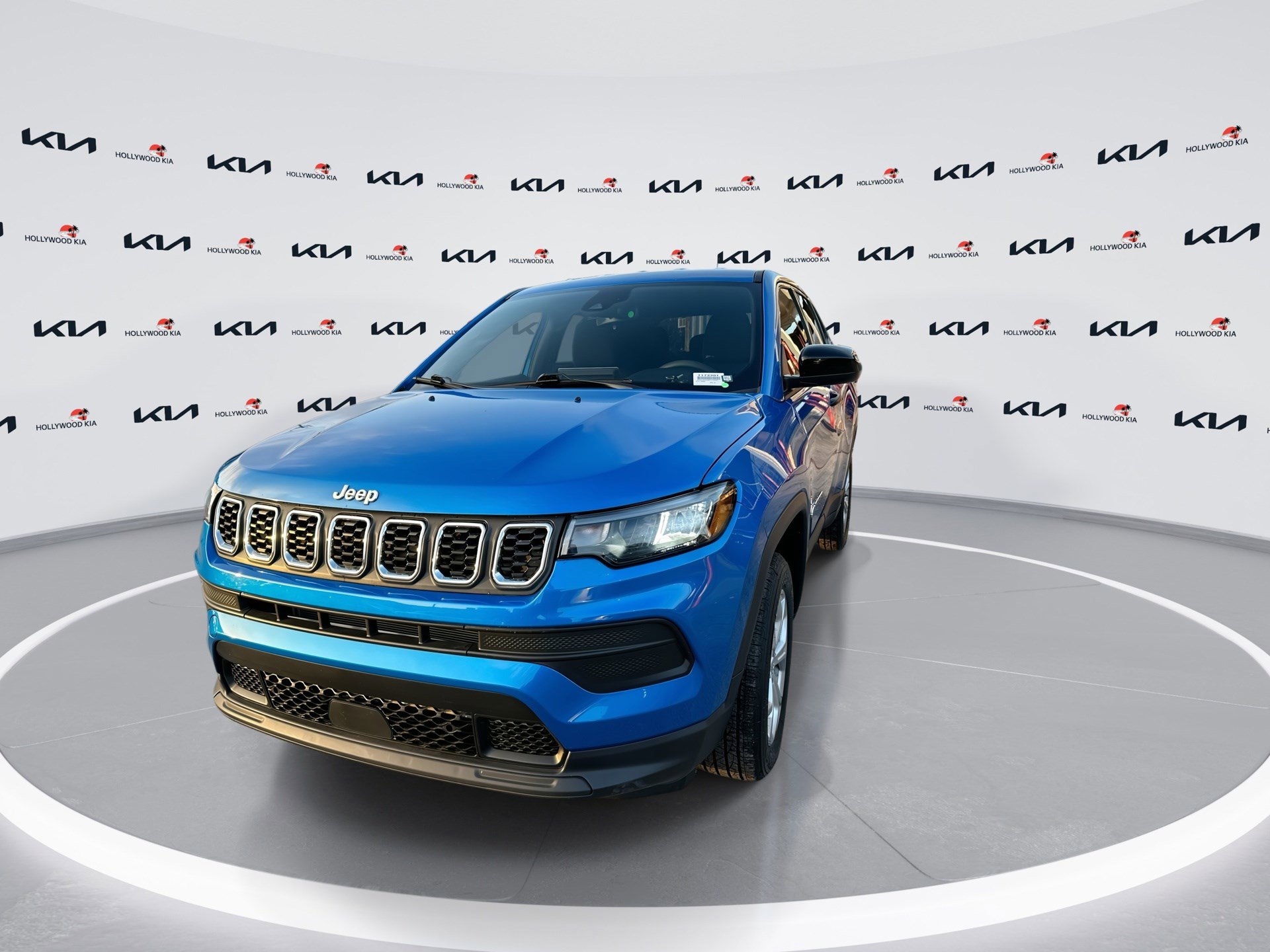 Used 2024 Jeep Compass Sport image 4