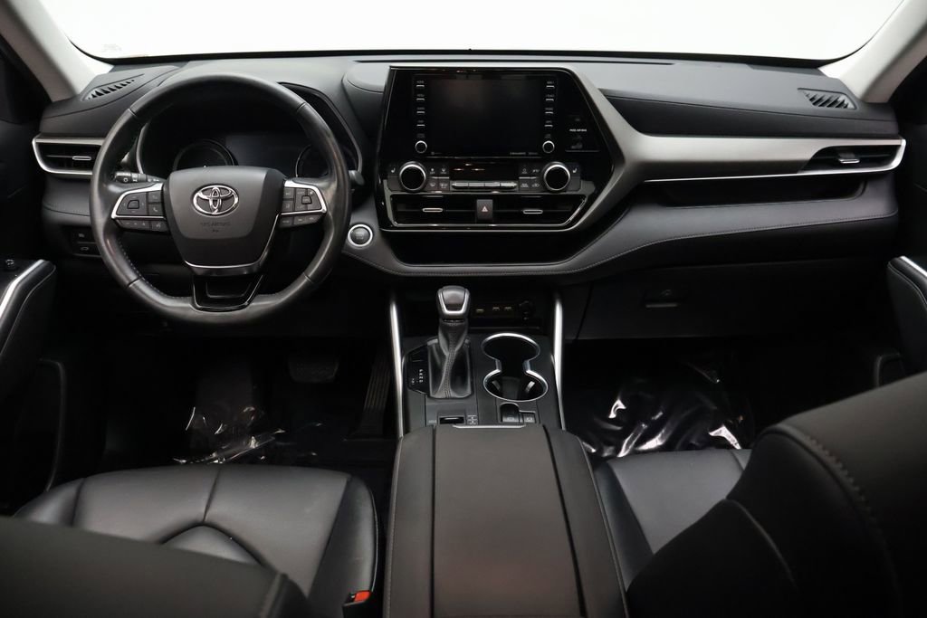 Used 2021 Toyota Highlander XLE FWD image 24