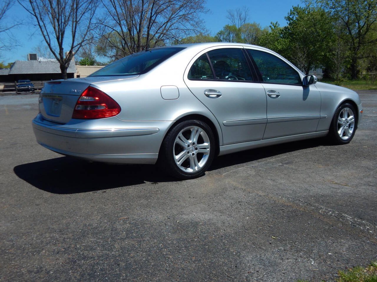 Used 2005 Mercedes-Benz E 500 4MATIC Sedan image 4