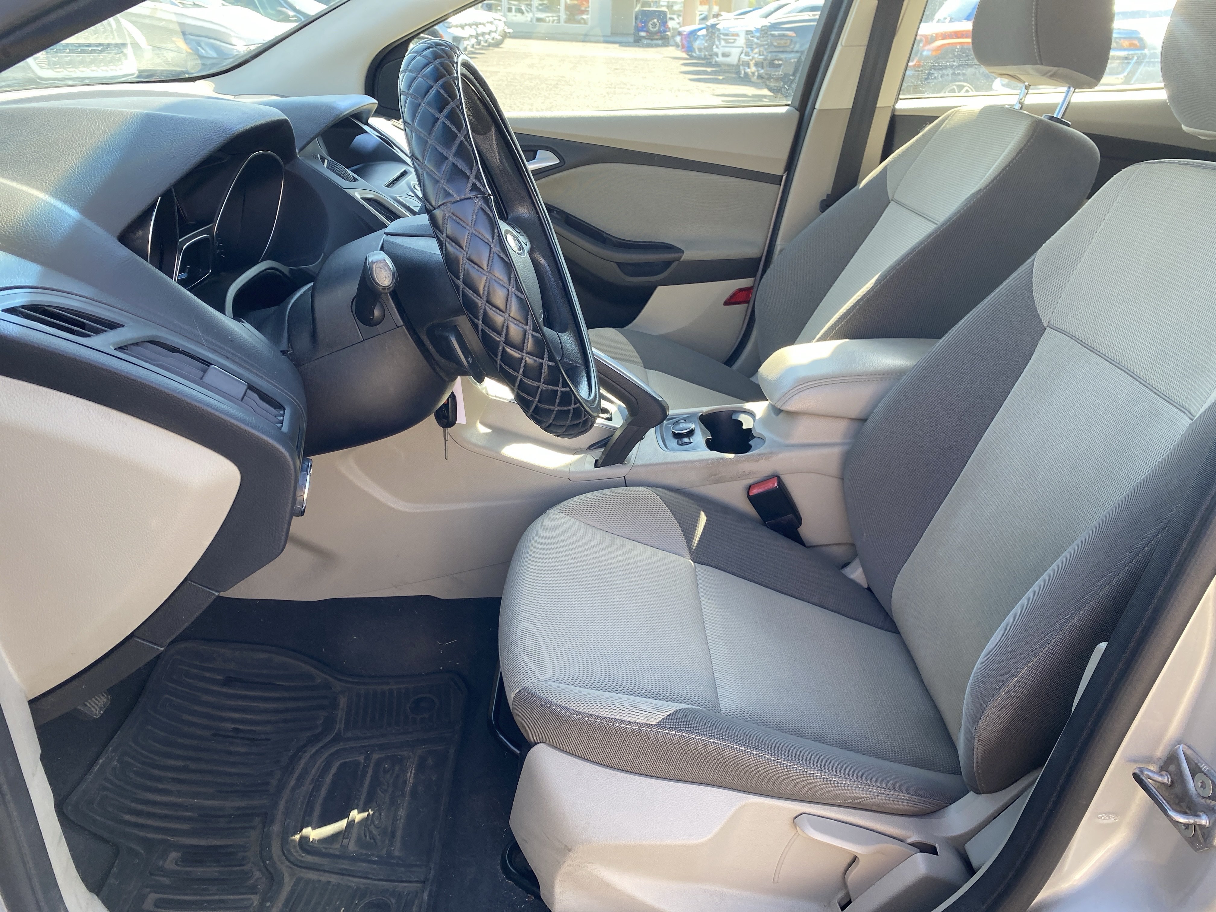 Used 2013 Ford Focus SE w/ SE Winter Pkg FWD image 11