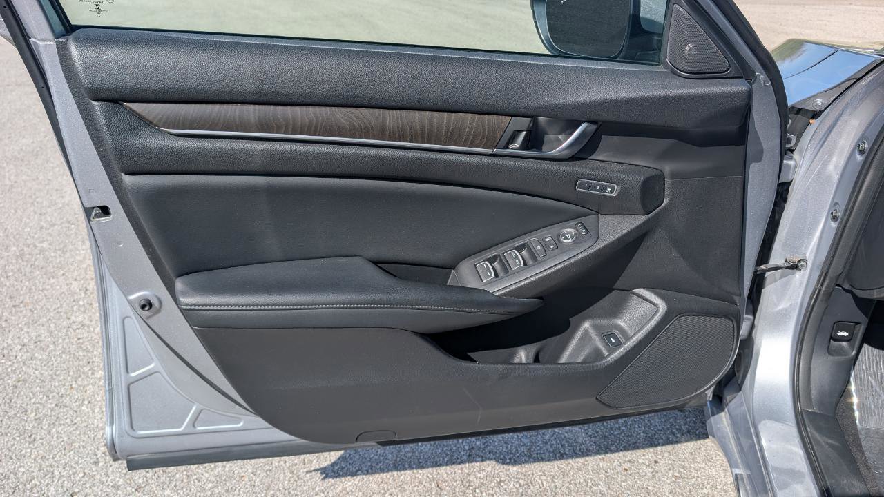 Used 2018 Honda Accord EX-L image 9